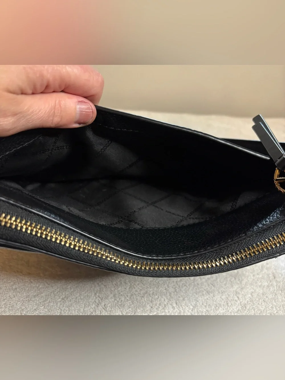 Michael Kors Jet Set Charm Medium Top Zip Pochette Black Pebbled Leather Bag
